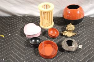 lot 40 image: Collection of Assorted Decorative Home Items