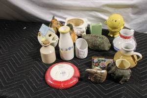 lot 113 image: Eclectic Collection of Decorative Ceramic and Stone Items