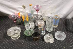 lot 128 image: Collection of Assorted Glassware, Includes Goblets and Mugs