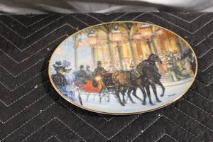 lot 135 image: Limited Edition Alan Maley Sleigh Bells Decorative Plate with Certificate