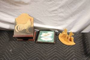 lot 136 image: Collection of Vintage Wooden Items Rooster Artwork, Fish Tile, and Decorative Stand