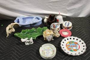 lot 147 image: Lot of Assorted Decorative Porcelain and Ceramic Collectibles