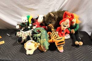 lot 155 image: Collection of 10 Plush Stuffed Animals and Toys