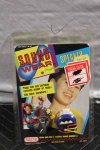 lot A-174 image: Sound Wear Clip-On Portable Speakers Vintage Collectible