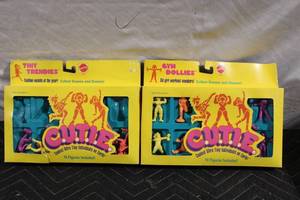 lot A-176 image: Set of 20 Vintage Mattel C.U.T.I.E. Tiny Figures with Boxes