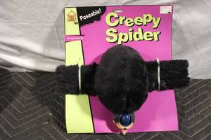 lot 194 image: Poseable Creepy Spider Halloween Decoration