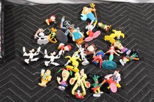 lot 207 image: Collection of Classic Cartoon Character Figurines and Keychains