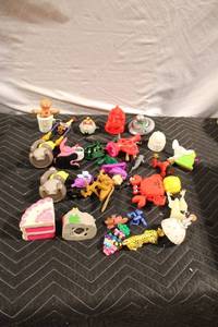 lot 208 image: Collection of Assorted Novelty Toys