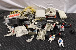 lot 236 image: Vintage ROBOTIX Construction Toy Parts and Accessories Collection