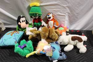 lot 245 image: Collection of 12 Stuffed Animals and Plush Toys