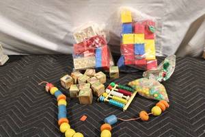 lot 246 image: Assorted Vintage Childrens Educational Toys Collection