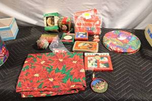lot 250 image: Collection of Christmas Decorations and Holiday Items