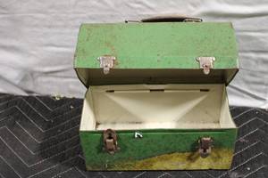 lot 275 image: Vintage Green Metal Toolbox with Handle