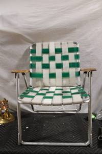 lot 279 image: Vintage Folding Lawn Chair with Green and White Woven Seat