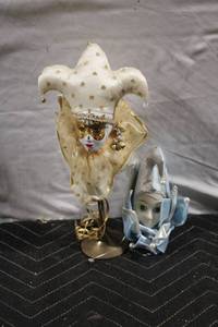 lot 293 image: Pair of Venetian Style Mask Figurines - Jester and Pale Blue Design
