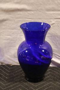lot 300 image: Large Blue Glass Vase, 11 Inches Tall