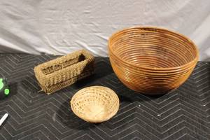 lot 315 image: Set of 3 Woven Baskets