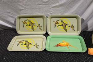 lot 317 image: Set of 4 Vintage Metal Trays with Bird Designs