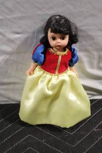 lot 331 image: Vintage Snow White Porcelain Doll 8 Inches