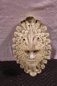lot 340 image: Decorative Stone Face Wall Plaque