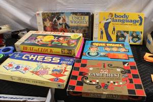 lot 346 image: Collection of Vintage Board Games Including Uncle Wiggily and Chess for Juniors