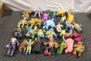 lot 389 image: Assorted Collection of 36 Action Figures
