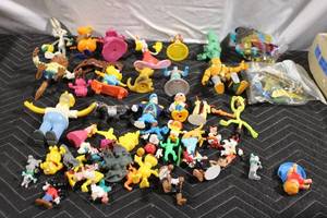 lot 391 image: Collection of Assorted Vintage and Modern Plastic Toys