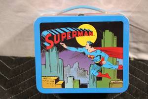 lot 412 image: Vintage 1980 DC Comics Superman Lunchbox with Handle