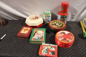lot 413 image: Holiday-Themed Decorative Tin Collection