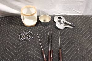 lot 419 image: Fondue Set with Ceramic Pot and 4 Forks
