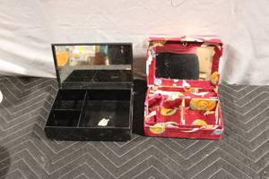 lot 425 image: Set of 2 Jewelry Boxes with Mirrors