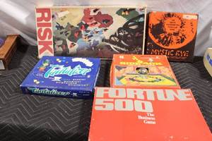 lot 430 image: Collection of 5 Vintage Board Games including Risk and Mystic Eye