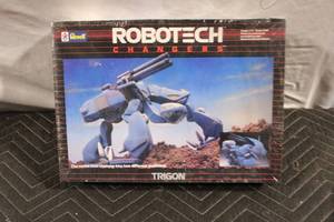 lot A-431 image: Robotech Changers Trigon Transformable Model Kit Sealed