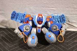 lot 435 image: Transforming Robot Toy with Wings
