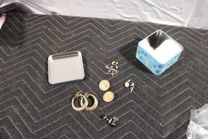 lot 441 image: Collection of Vintage Jewelry and Religious Artifacts
