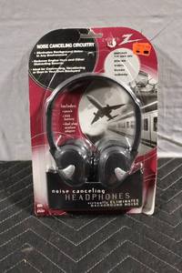 lot 444 image: Zenith Noise Canceling Headphones with Accessories