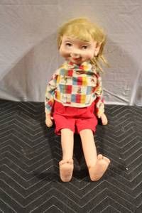 lot 458 image: Vintage Puppet Doll in Colorful Outfit