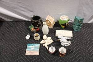 lot 465 image: Assorted Decorative Figurines and Vintage Items Collection