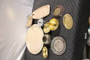 lot 469 image: Assorted Lot of 11 Brass Trays and Bowls