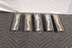 lot 472 image: Set of 5 Dragon Design Pens with Display Cases