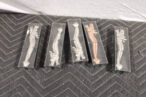 lot 473 image: Set of 5 Dragon-Shaped Metallic Pens in Gift Boxes