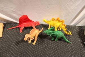 lot 476 image: Set of 4 Colorful Dinosaur Figurines