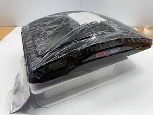 lot 15 image: MAXXFAN DLX VENT 12V SMOKE      MANUAL LIFTRAIN SNREXH4 SPD