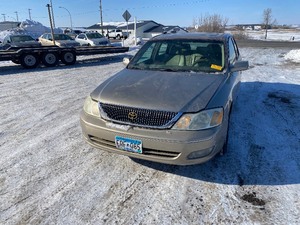lot 23 image: 2001 Toyota Avalon