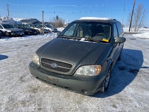 lot 21 image: 2005 Kia Sedona