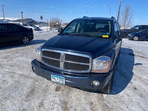 lot 18 image: 2004 Dodge Durango