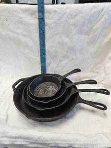 lot 10 image: Cast Iron Skillets, 4 Pieces(1 Lodge)