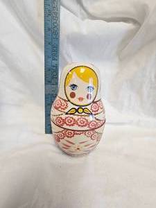 lot 18 image: Nesting Doll Style  Measuring Cup Set, like New