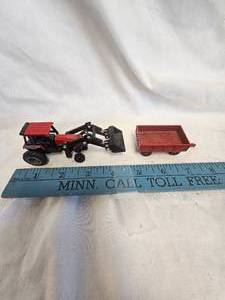 lot 34 image: ERTL CASE International TractorLoader and Wagon