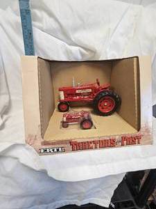 lot 37 image: ERTL Tractors of the Past, McCormick Farmall 350
